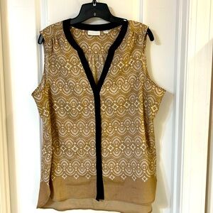 Sleeveless button down top